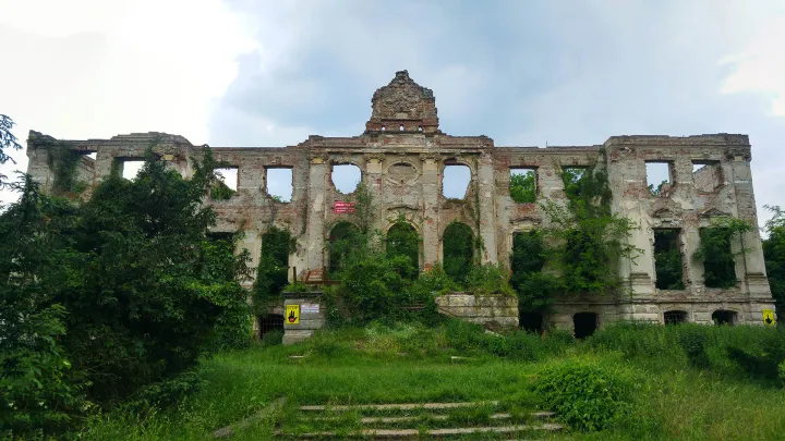 Wenckheim kastély főbejárata, Póstelek