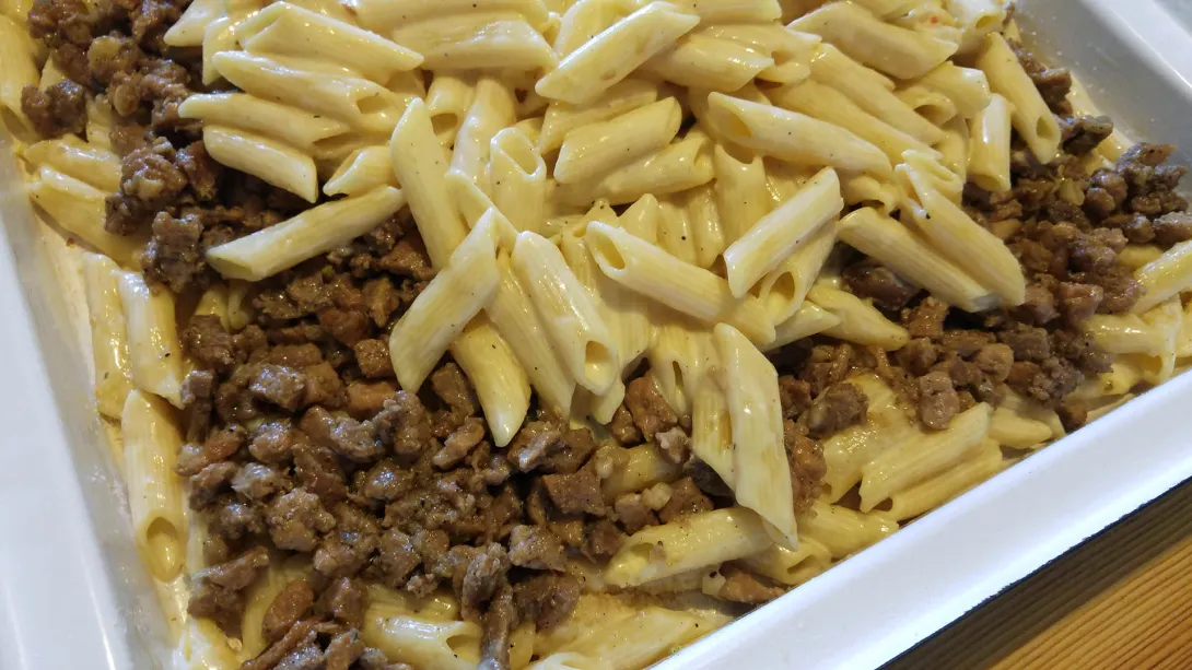 Tejszínes rakott penne darált mangalica hússal és sok sajttal