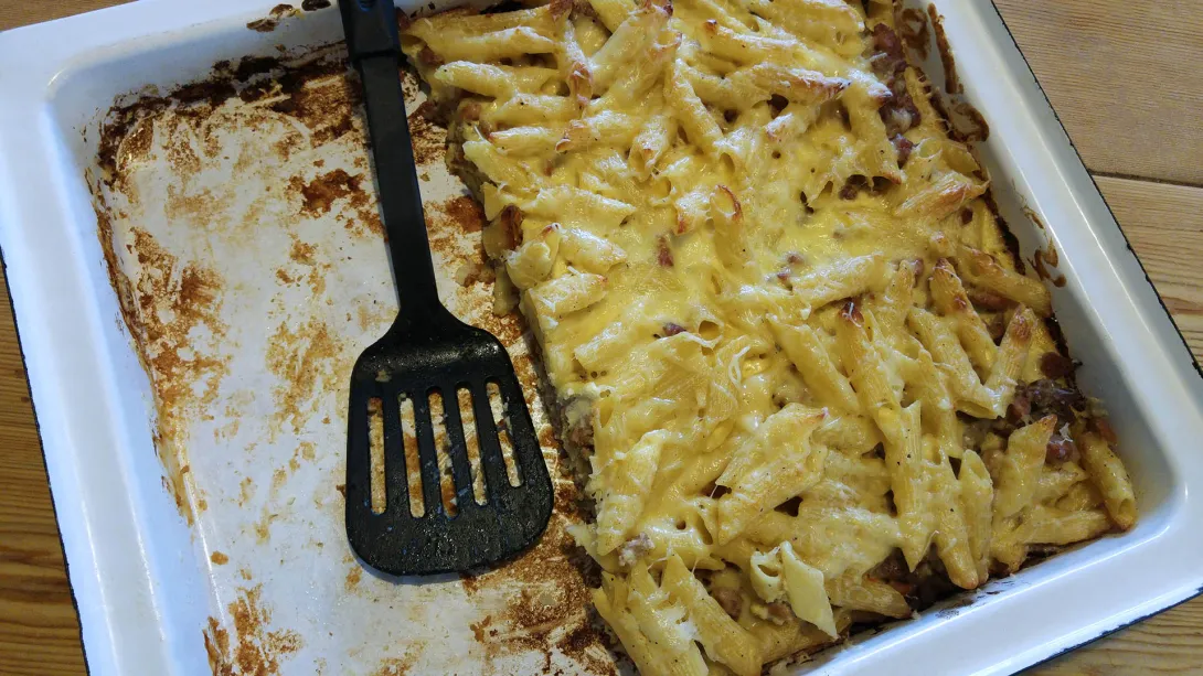 Tejszínes rakott penne darált mangalica hússal és sok sajttal