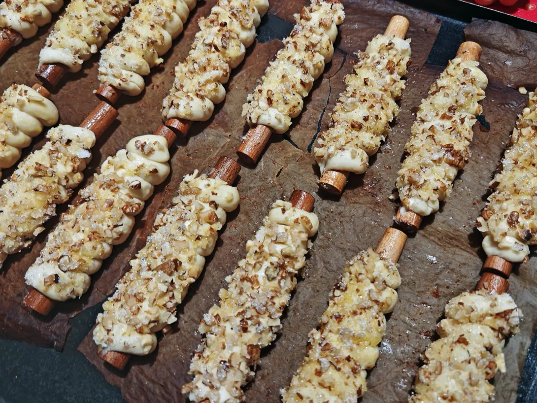 A cirokszárra tekert kürtős, vagyis a cirkos kalács olyan, mint egy mini kürtőskalács