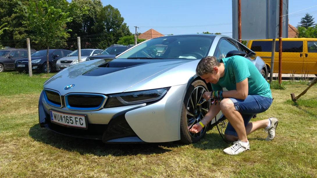 BMW i8
