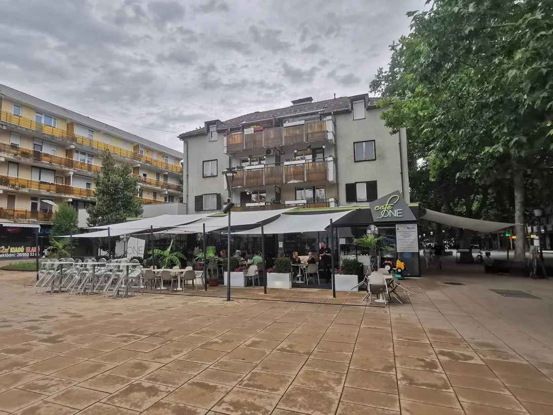 Korzó tér, Cafe One, Békéscsaba