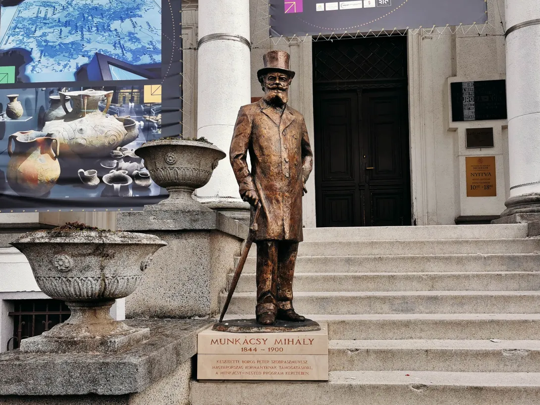 Munkácsy Mihály bronz szobor, Munkácsy Mihály Múzeum, Békéscsaba