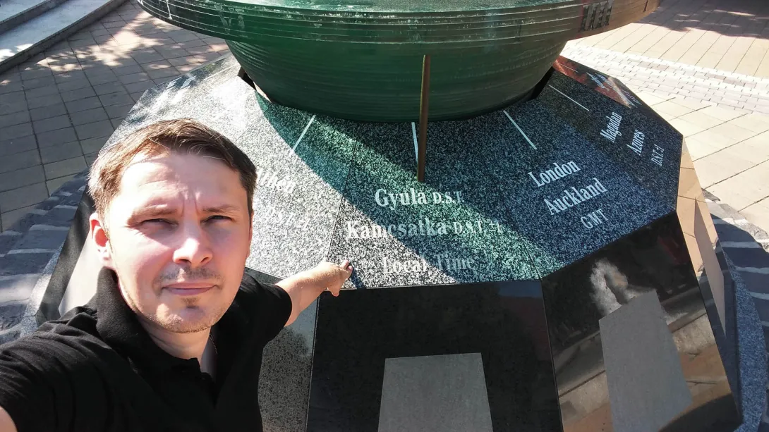 Gyulai Világóra, Gyula