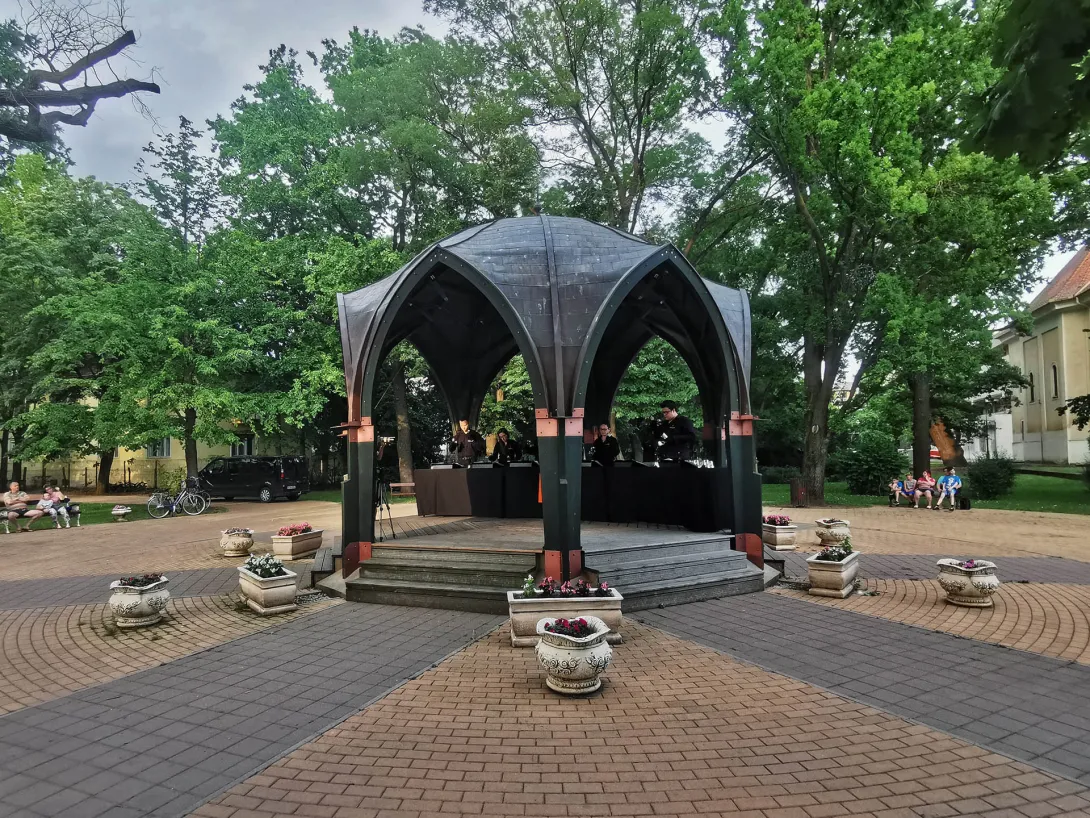 Szarvasi Zenepavilon, Szarvas