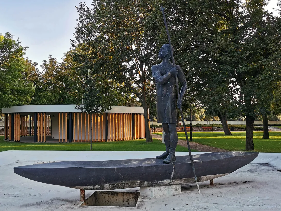 Szolnok ispán szobra, Szolnok