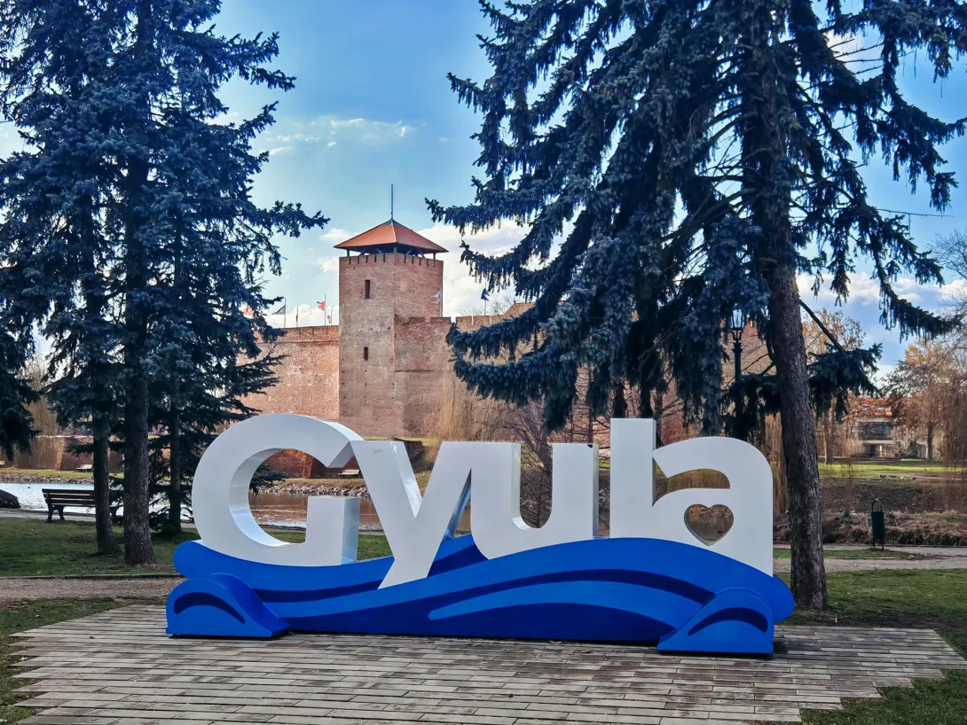 Gyula felirat, Gyula