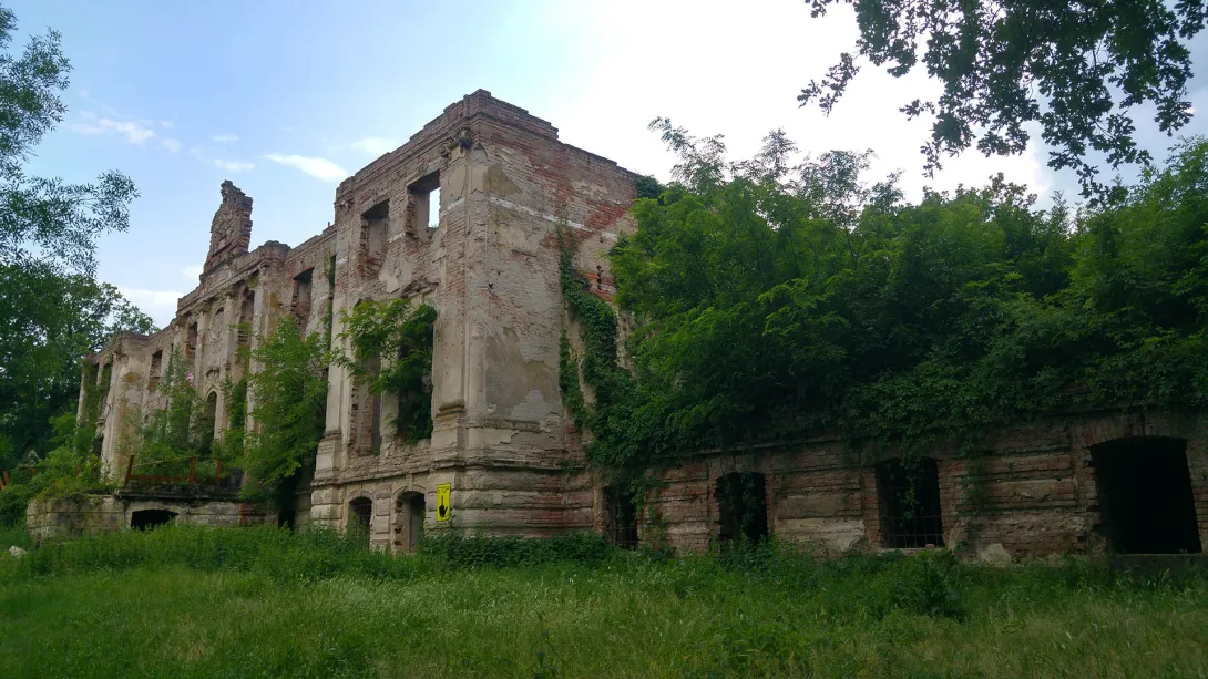 Wenckheim kastély főhomlokzata, Póstelek