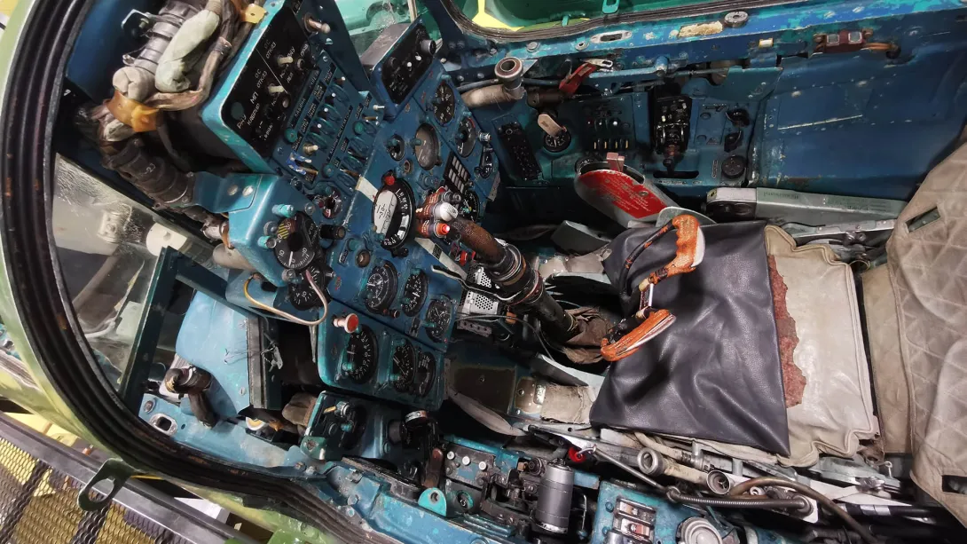 MiG-21UM „69-es” sugárhajtású vadászrepülőgép