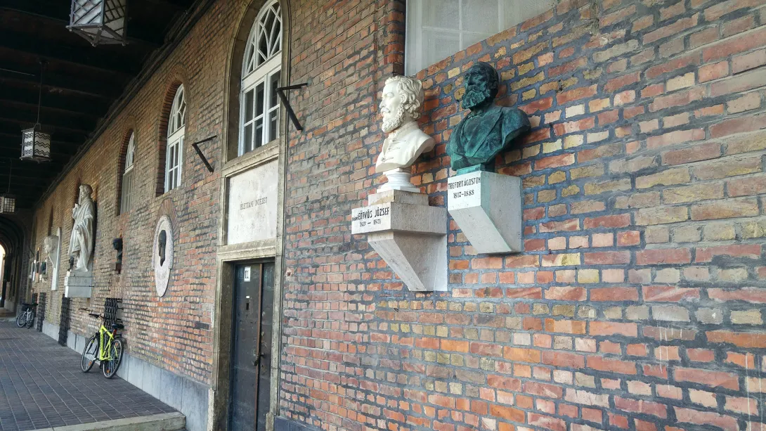 Szegedi Pantheon (A Dóm tér déli oldala), Szeged