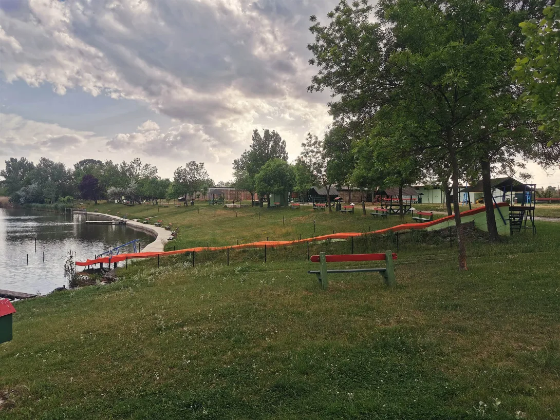 Szabadvízi strand a Templom-zugi holtág északnyugati partján