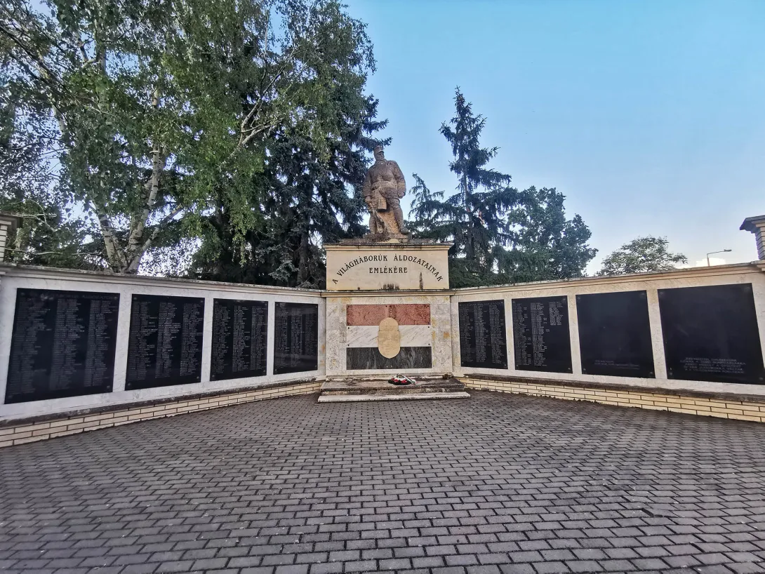 A világháborúk áldozatainak emlékére emlékmű, Dévaványa
