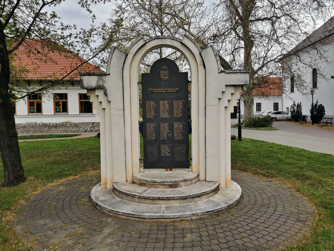 A világháborúk és forradalmak áldozatainak emlékműve, Vésztő