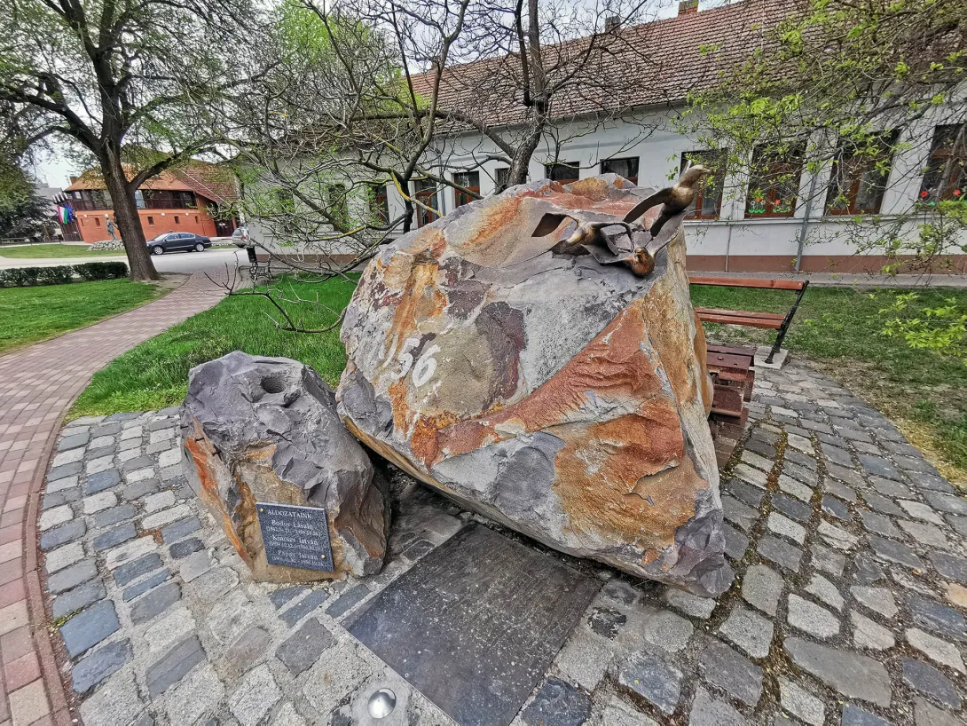 1956-emlékmű, Vésztő