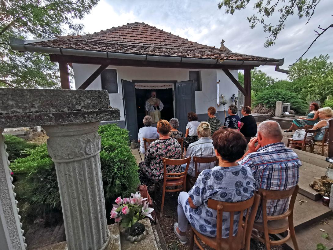 Ünnepség és liliomszentelés, Ó Szarvasvégi katolikus temető