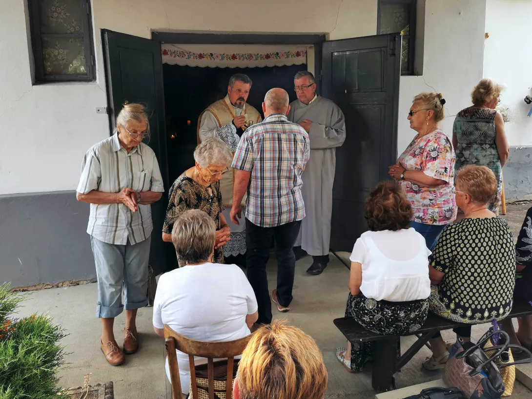 Ünnepség és liliomszentelés, Ó Szarvasvégi katolikus temető