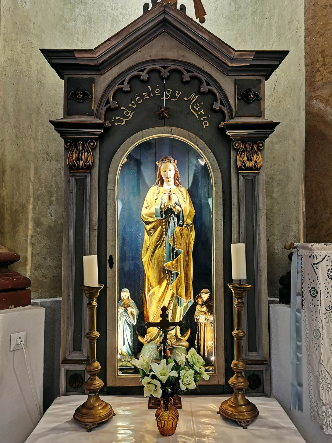 Lourdes-i Szűzanya, „üveges Mária” fülke, Szent Imre Katolikus Templom, Gyomaendrőd