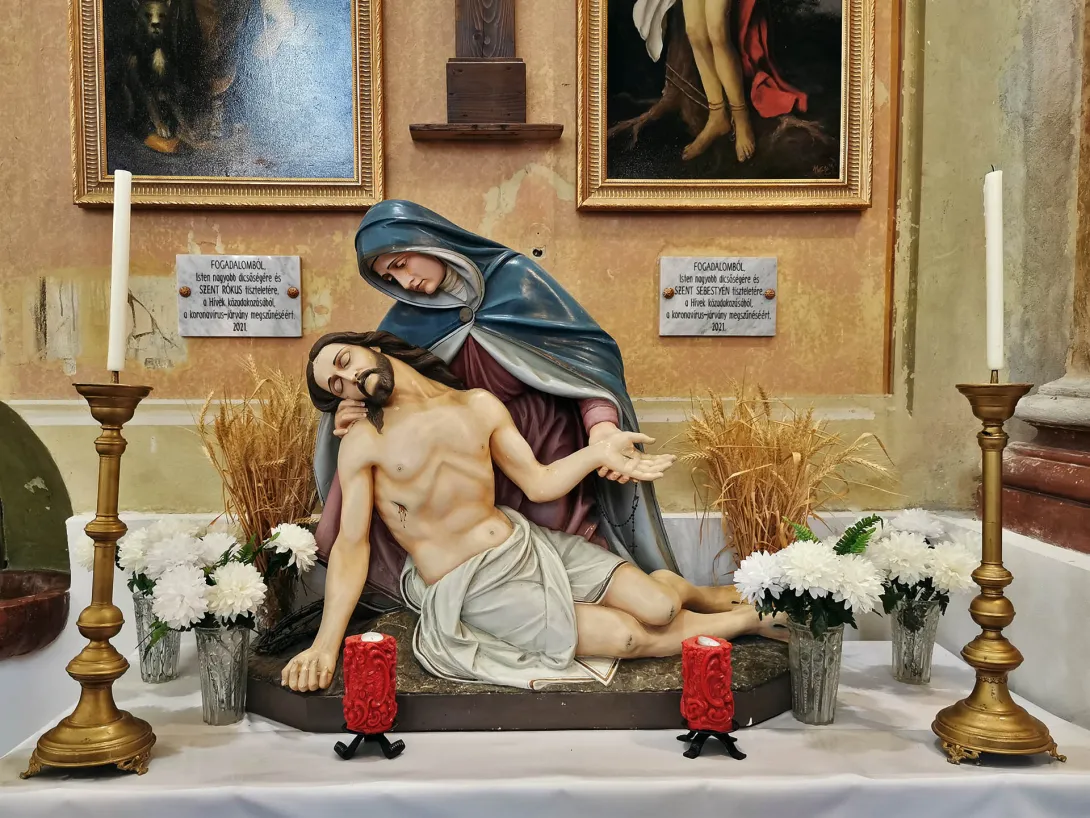Pietà szobor, Szent Imre Katolikus Templom, Gyomaendrőd