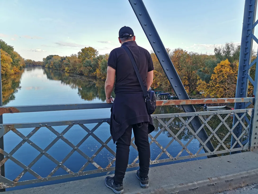 A Közúti hídról csodás kilátás nyílik a vízre és a vizet szegélyező növényzetre., + Dönci, Közúti híd (Gyoma)