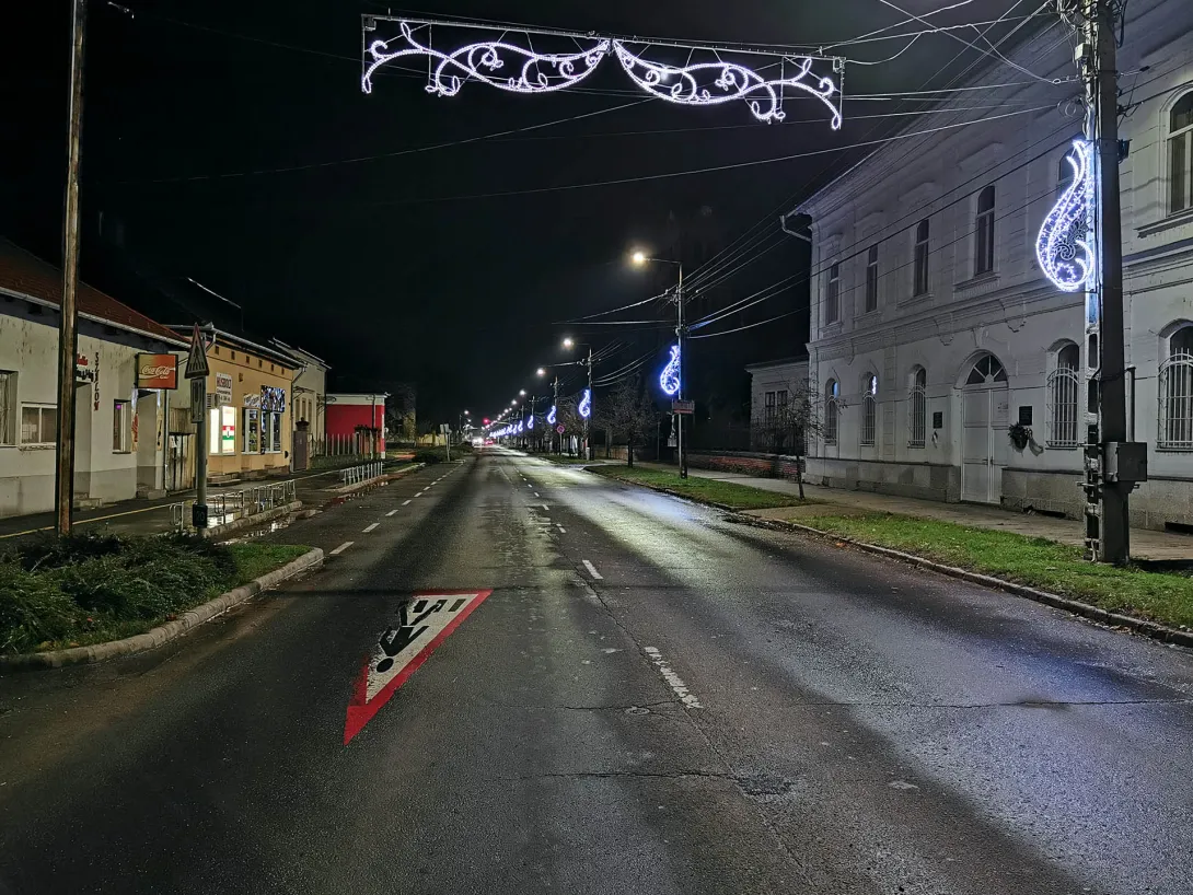 Karácsonyi díszkivilágítás, Fő út, Gyomaendrőd, Gyomai rész