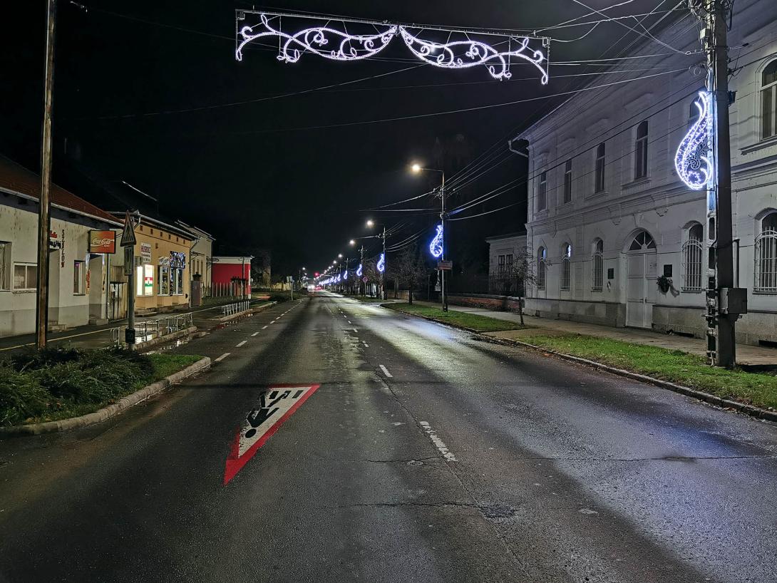 Karácsonyi díszkivilágítás, Fő út, Gyomaendrőd, Gyomai rész