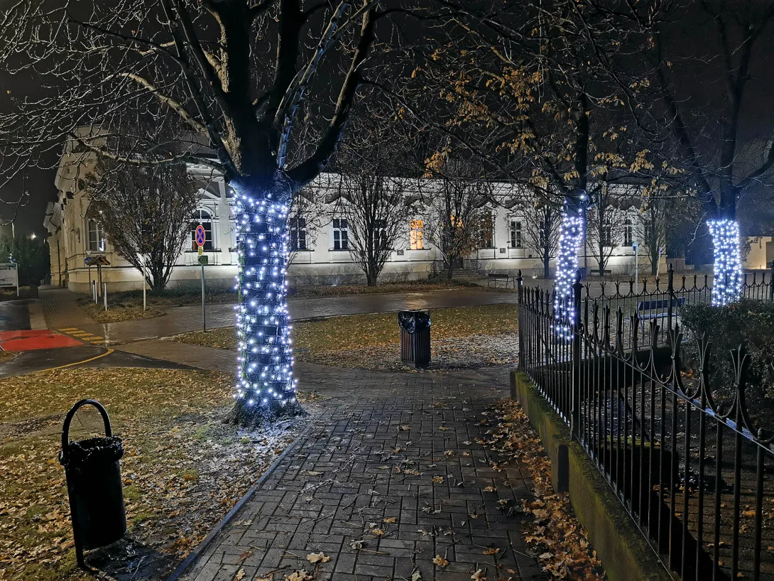 Karácsonyi díszkivilágítás, Gyomaendrőd, Gyomai rész, Sipos István sétány