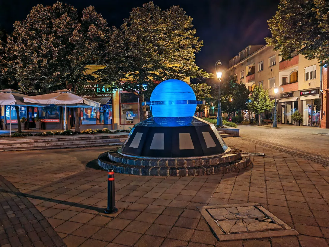Világóra, Gyula