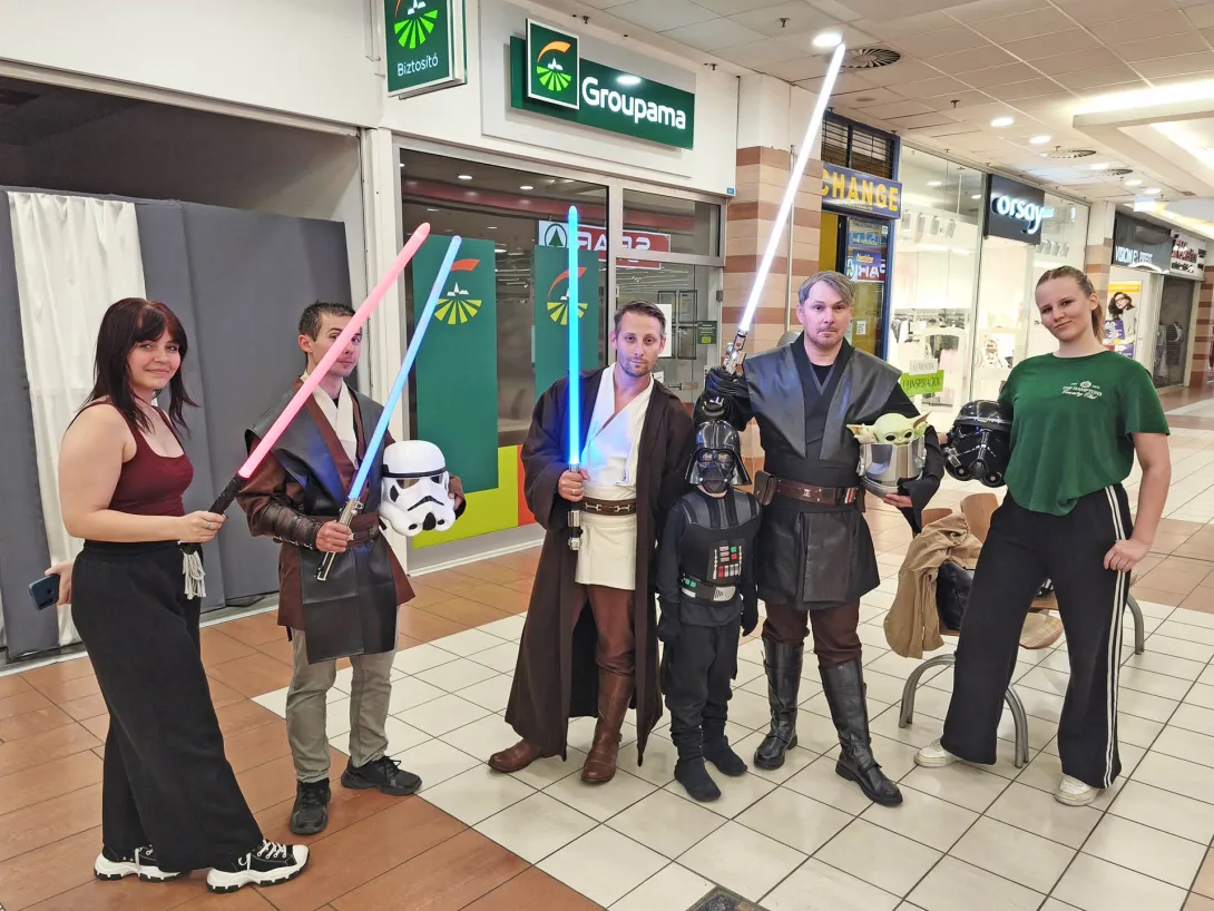 A Mandalóri és Grogu (The Mandalorian &amp; Grogu) premier a Center moziban - "Flashmob"