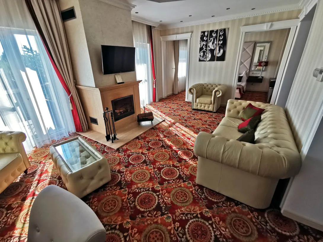 Elnöki lakosztály erkéllyel, Arcanum Hotel, Békéscsaba